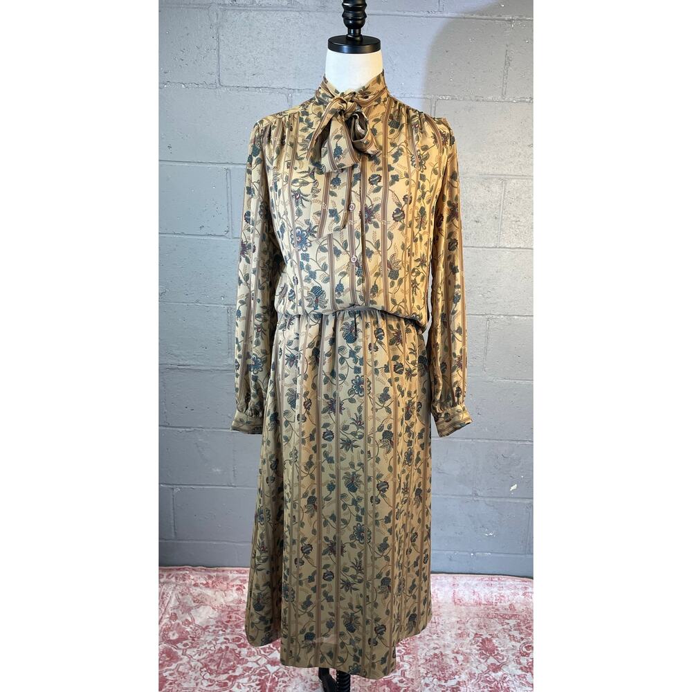 Vintage 1970s Beige Paisley 2 Piece Skirt Blouse Set Bow Tie Neck Midi Med SZ 10 - Picture 7 of 10